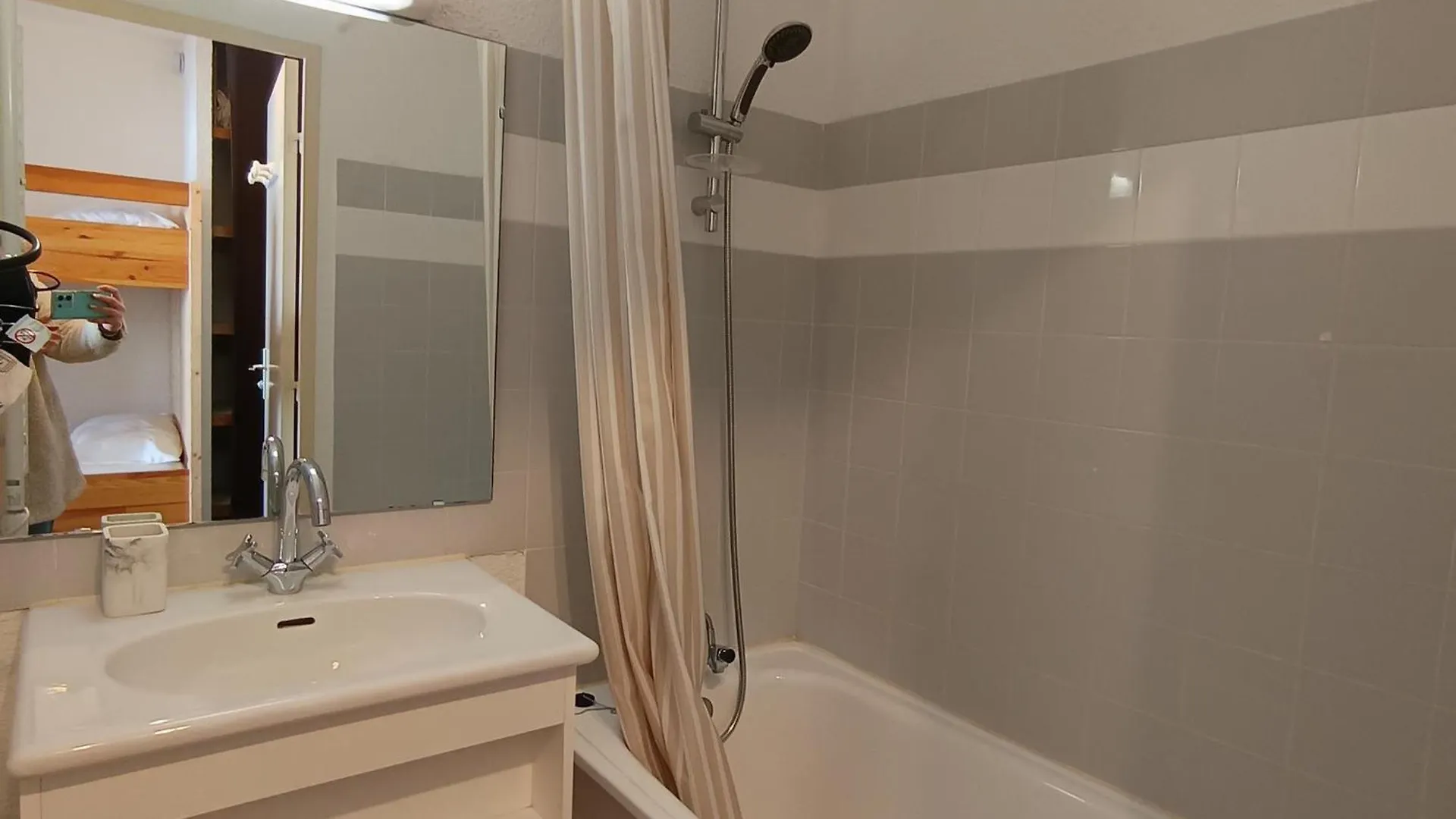Appartement Cosy Renove, Sur Les Pistes, Balcon, Parking - Fr-1-445-159 Montgenevre Apartment